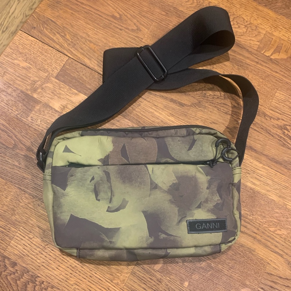 Like New Ganni Crossbody bag